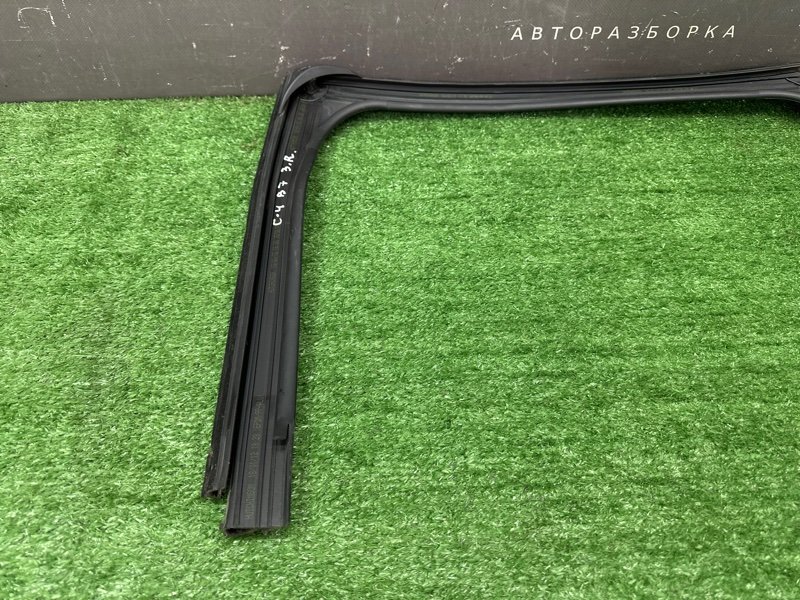 Уплотнитель стекла направляющий Citroen C 4