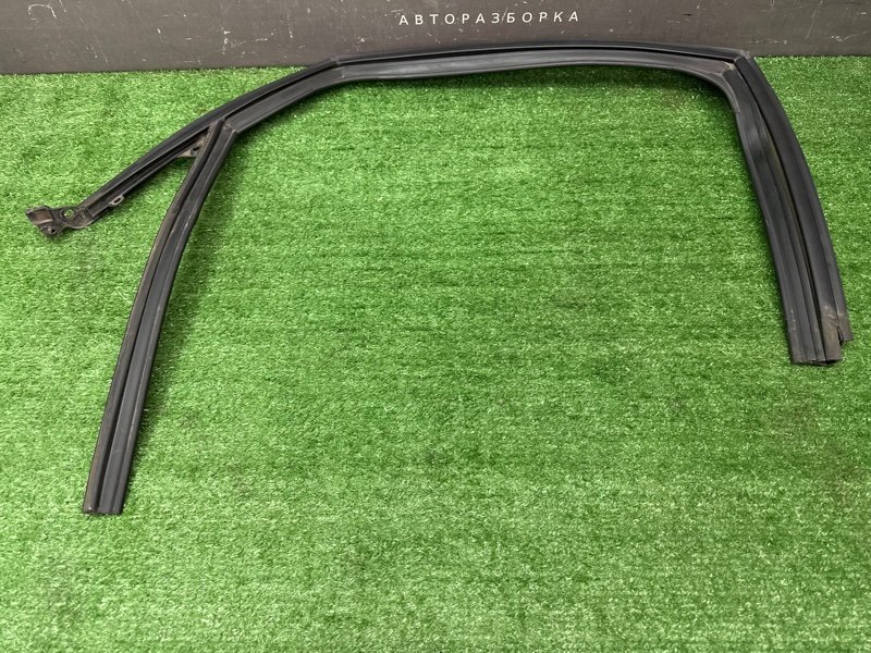 Уплотнитель стекла направляющий Citroen C 4