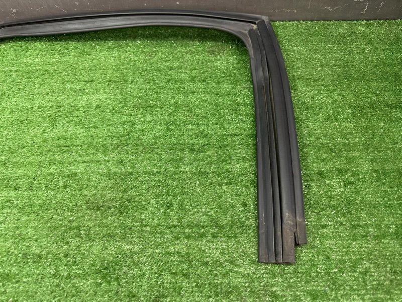 Уплотнитель стекла направляющий Citroen C 4