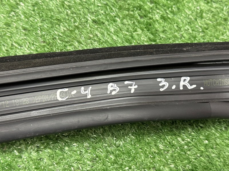 Уплотнитель стекла направляющий Citroen C 4