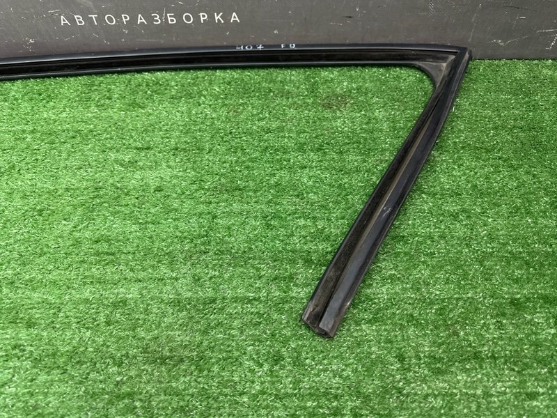 Уплотнитель стекла направляющий Peugeot 407
