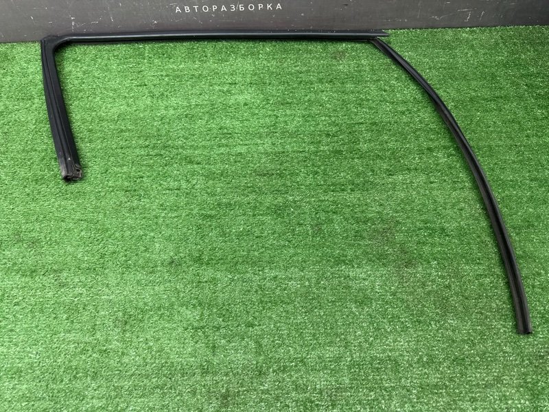 Уплотнитель стекла направляющий Peugeot 407