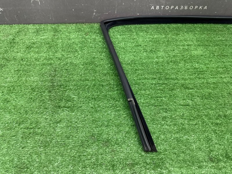 Уплотнитель стекла направляющий Peugeot 207