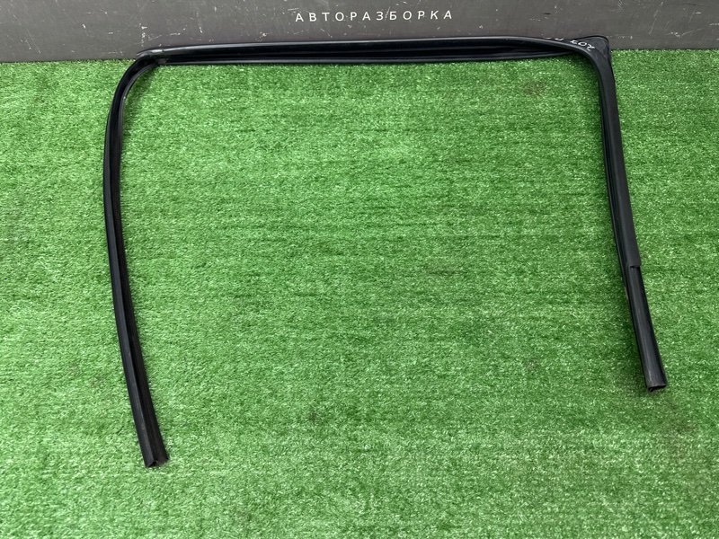 Уплотнитель стекла направляющий Peugeot 207