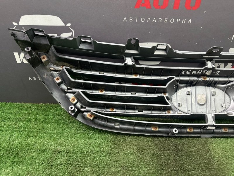 Решетка радиатора Kia Cerato 1 LD