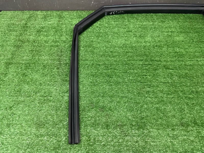 Уплотнитель стекла направляющий Chevrolet Lacetti