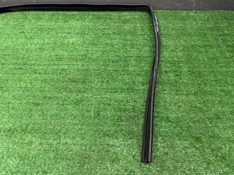 Уплотнитель стекла направляющий Opel Astra H