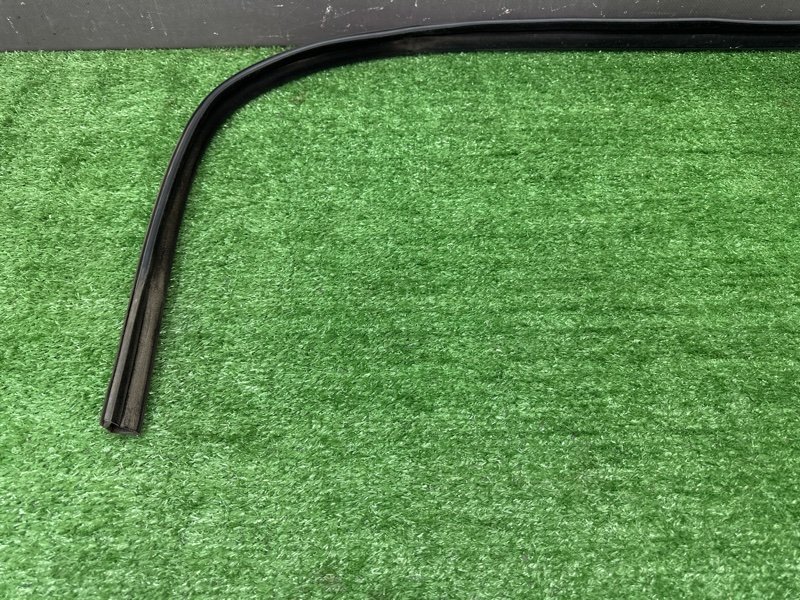 Уплотнитель стекла направляющий Opel Astra H