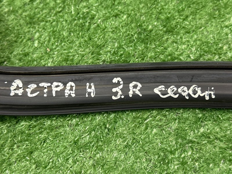 Уплотнитель стекла направляющий Opel Astra H