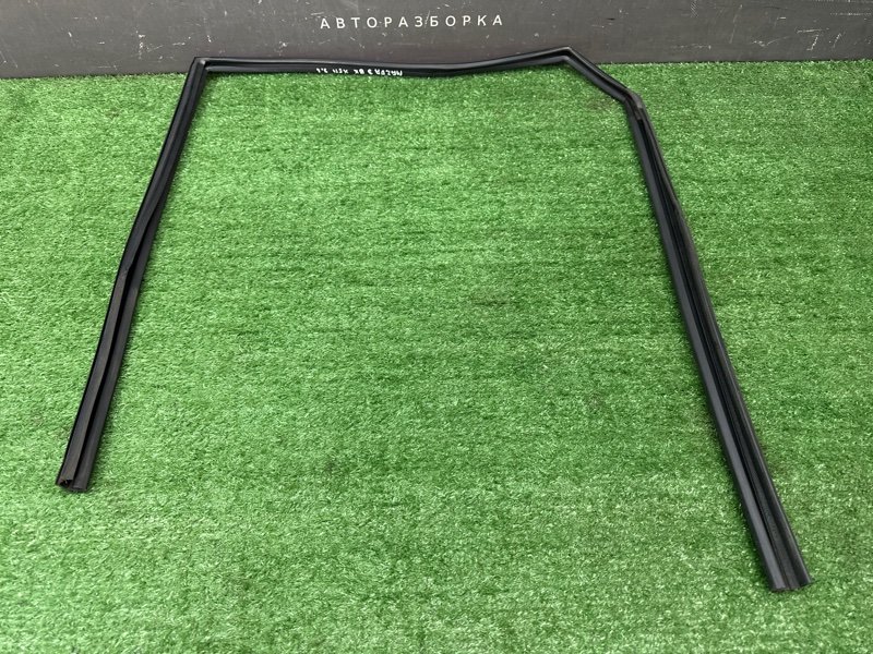 Уплотнитель стекла направляющий Mazda 3 BK