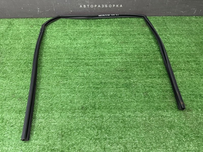 Уплотнитель стекла направляющий Mazda 3 BK