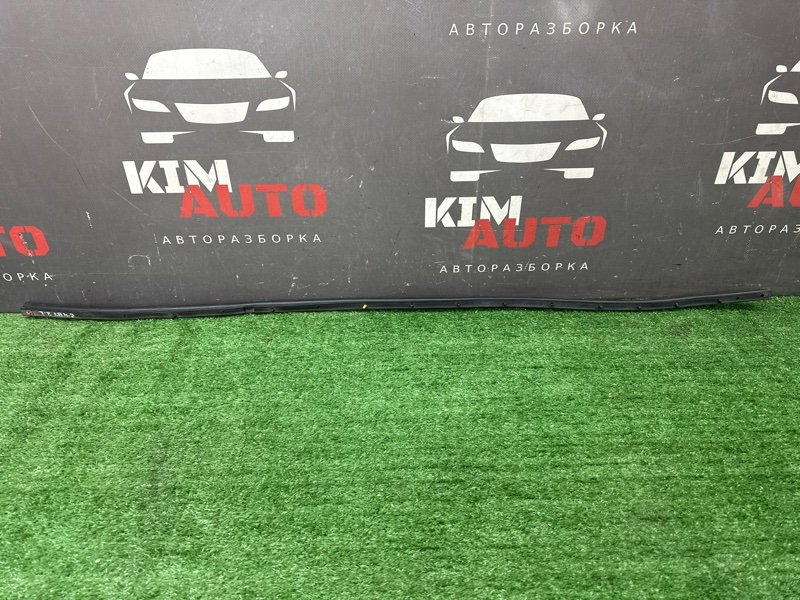 Уплотнитель двери нижний Citroen C 4