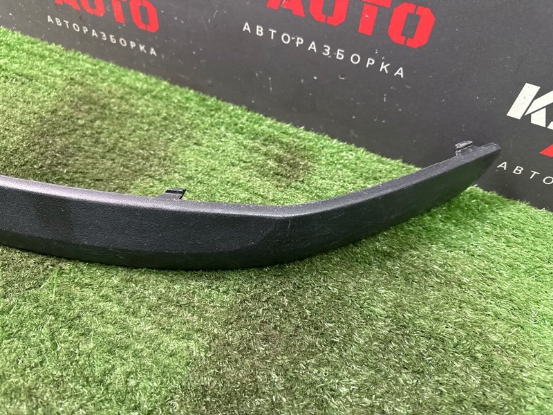 Накладка переднего бампера Skoda Fabia 1