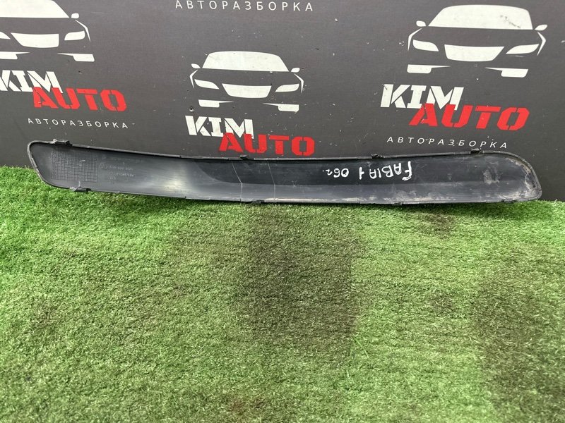 Накладка переднего бампера Skoda Fabia 1