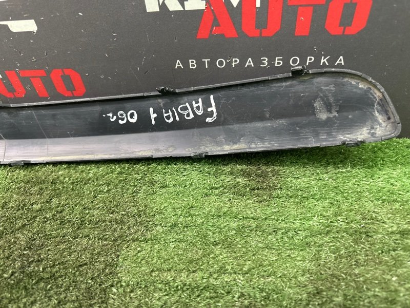 Накладка переднего бампера Skoda Fabia 1