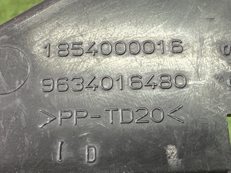 Кронштейн бампера Peugeot 307