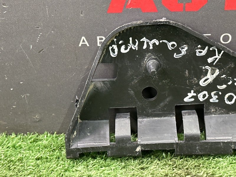 Кронштейн бампера Peugeot 307