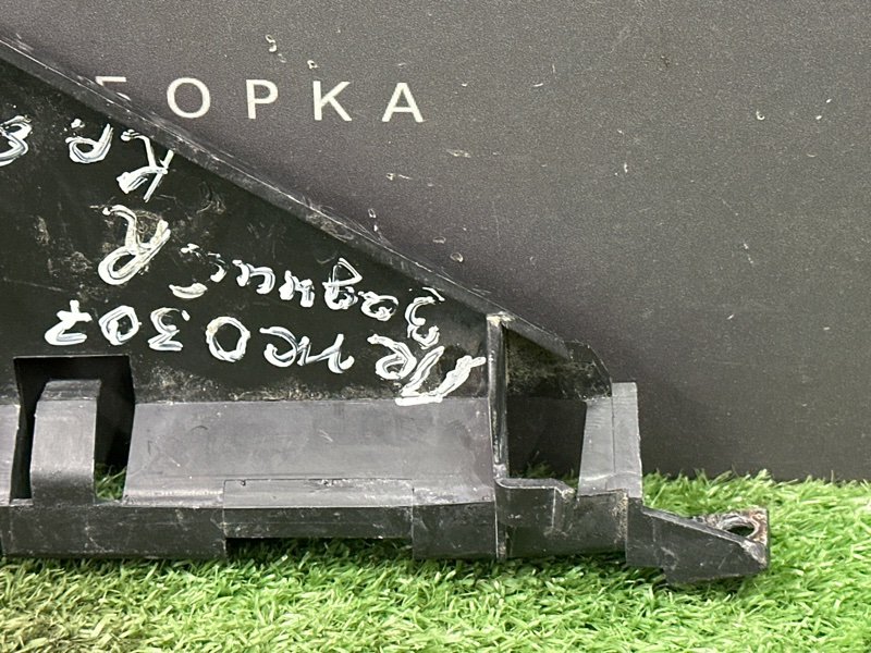 Кронштейн бампера Peugeot 307