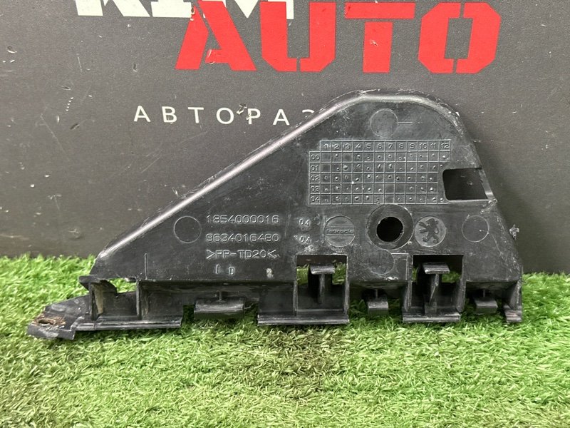 Кронштейн бампера Peugeot 307