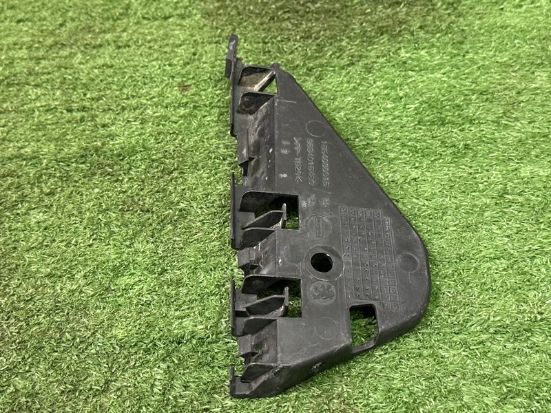 Кронштейн бампера Peugeot 307