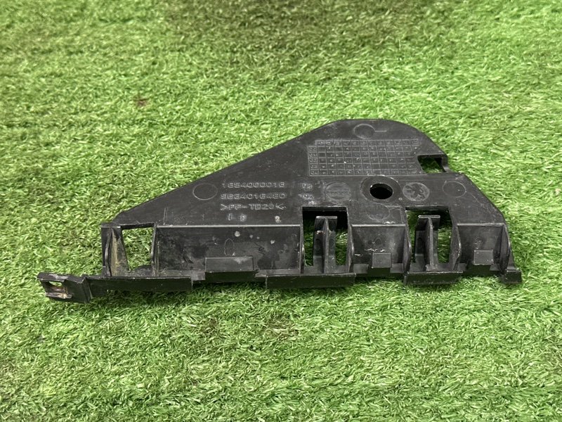 Кронштейн бампера Peugeot 307