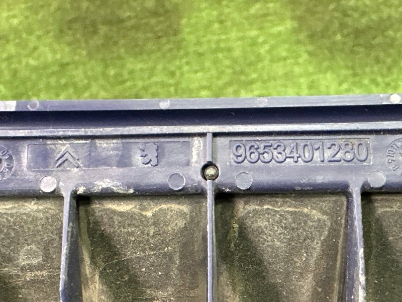 Решетка вентиляционная Peugeot 407