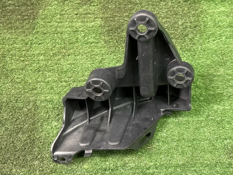 Кронштейн бампера Citroen C 4