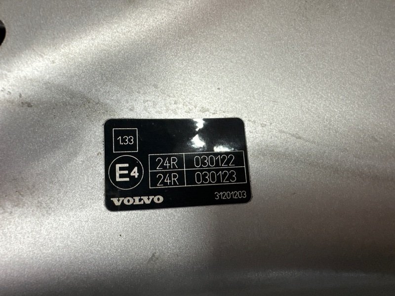 Капот Volvo S40