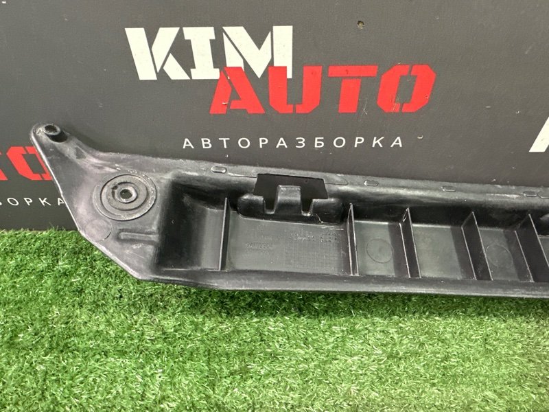 Кронштейн заднего бампера центральный Opel Astra H