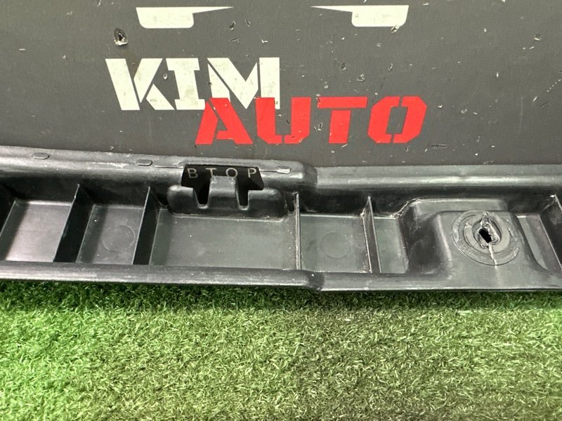 Кронштейн заднего бампера центральный Opel Astra H