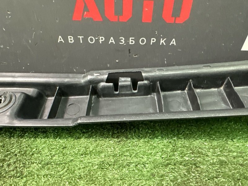 Кронштейн заднего бампера центральный Opel Astra H