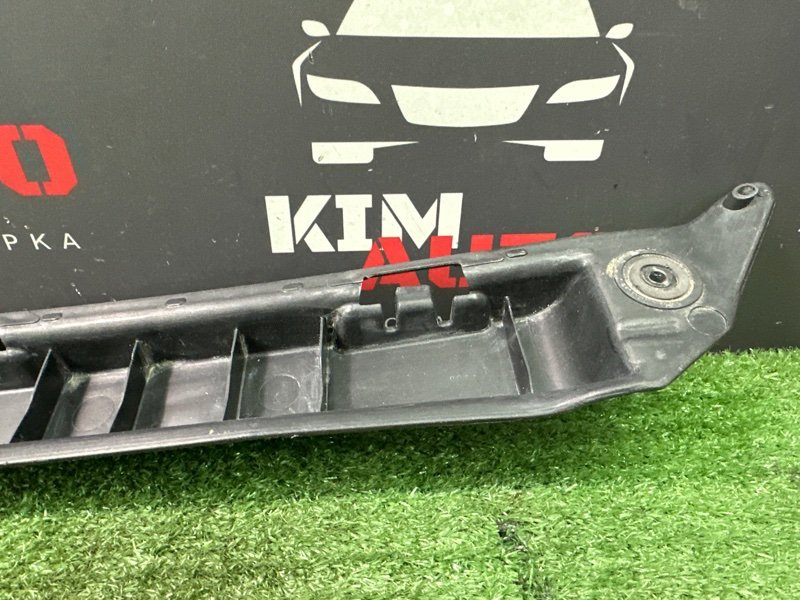 Кронштейн заднего бампера центральный Opel Astra H