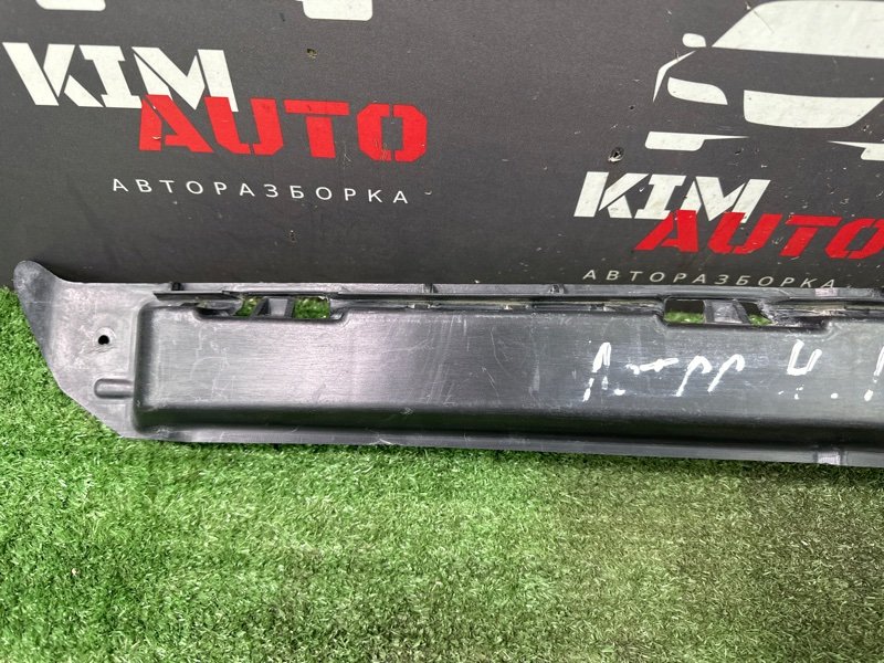 Кронштейн заднего бампера центральный Opel Astra H