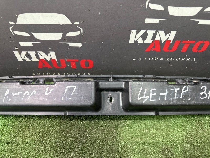 Кронштейн заднего бампера центральный Opel Astra H