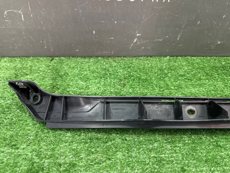 Кронштейн заднего бампера центральный Skoda Octavia A5