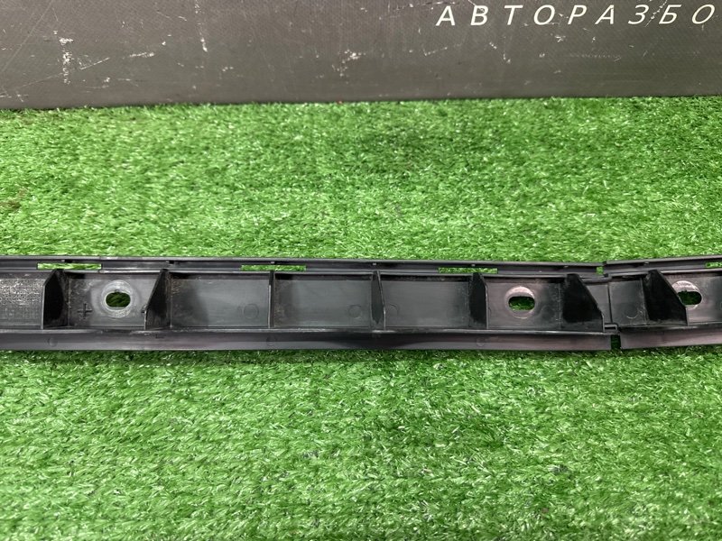 Кронштейн заднего бампера центральный Skoda Octavia A5