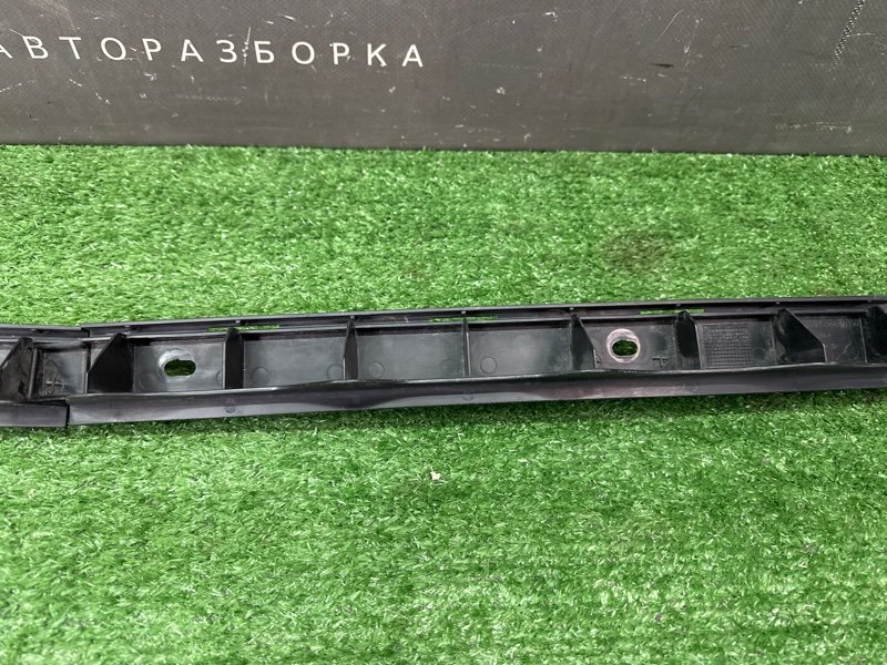 Кронштейн заднего бампера центральный Skoda Octavia A5