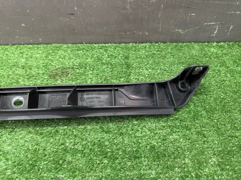 Кронштейн заднего бампера центральный Skoda Octavia A5