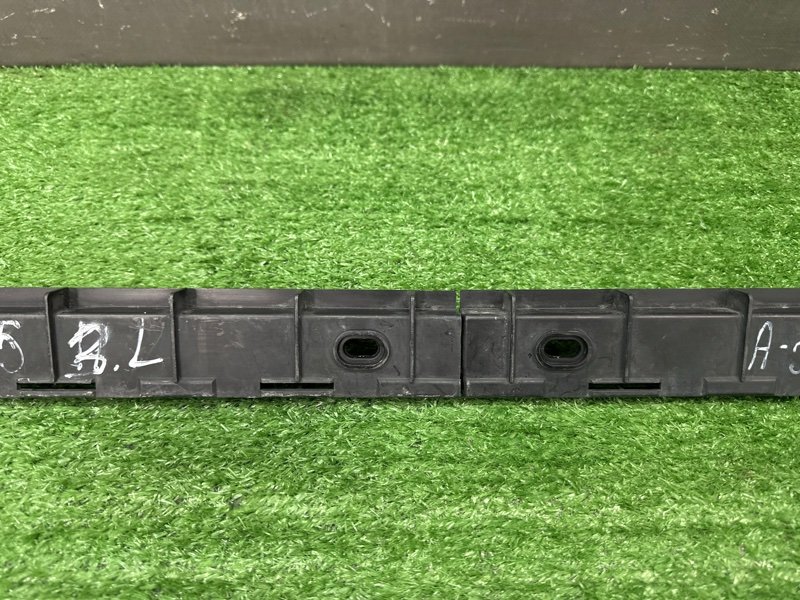 Кронштейн заднего бампера центральный Skoda Octavia A5