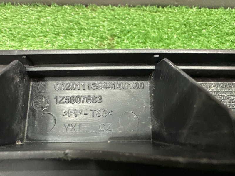 Кронштейн заднего бампера центральный Skoda Octavia A5