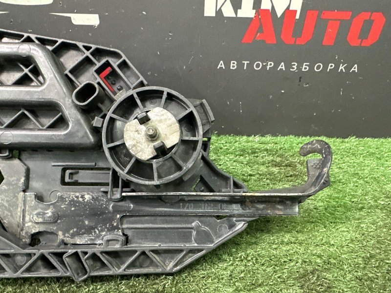 Крепление фары Skoda Octavia A5