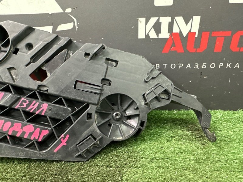 Крепление фары Skoda Octavia A5