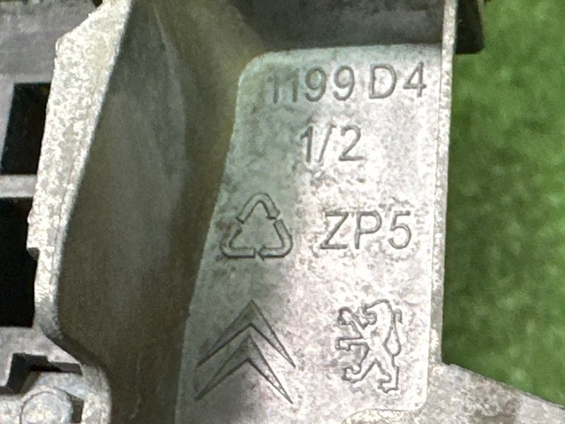 Ручка двери наружная в сборе Peugeot 308