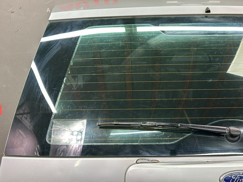 Крышка багажника Ford Mondeo 3