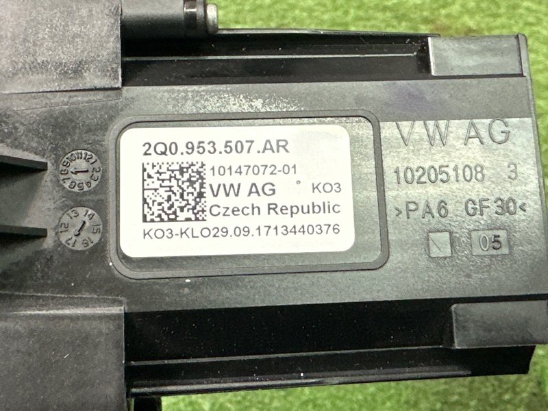 Подрулевой переключатель света Skoda Rapid 1