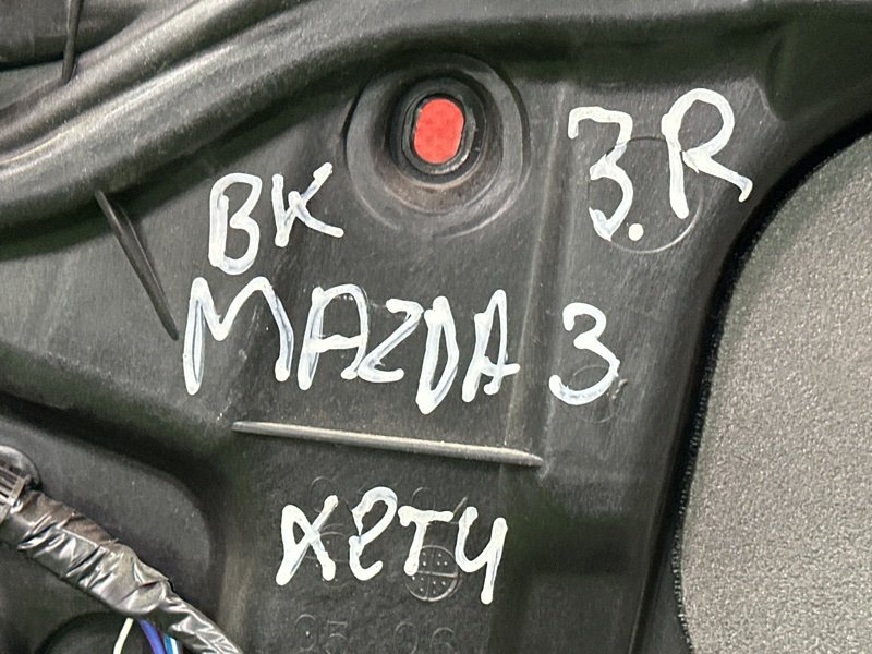 Панель двери Mazda 3 BK