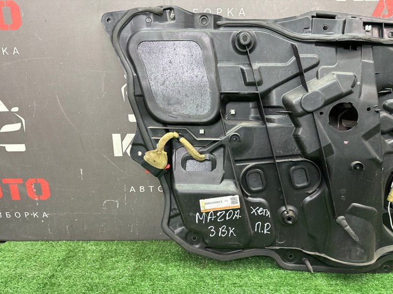 Панель двери Mazda 3 BK