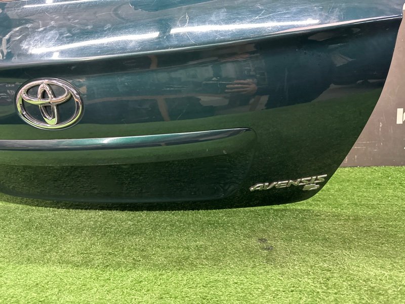 Крышка багажника Toyota Avensis
