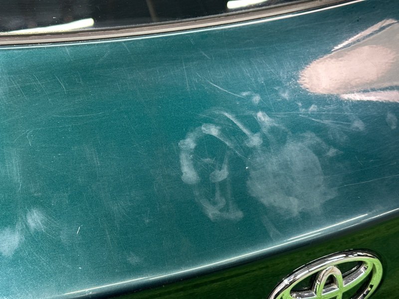 Крышка багажника Toyota Avensis