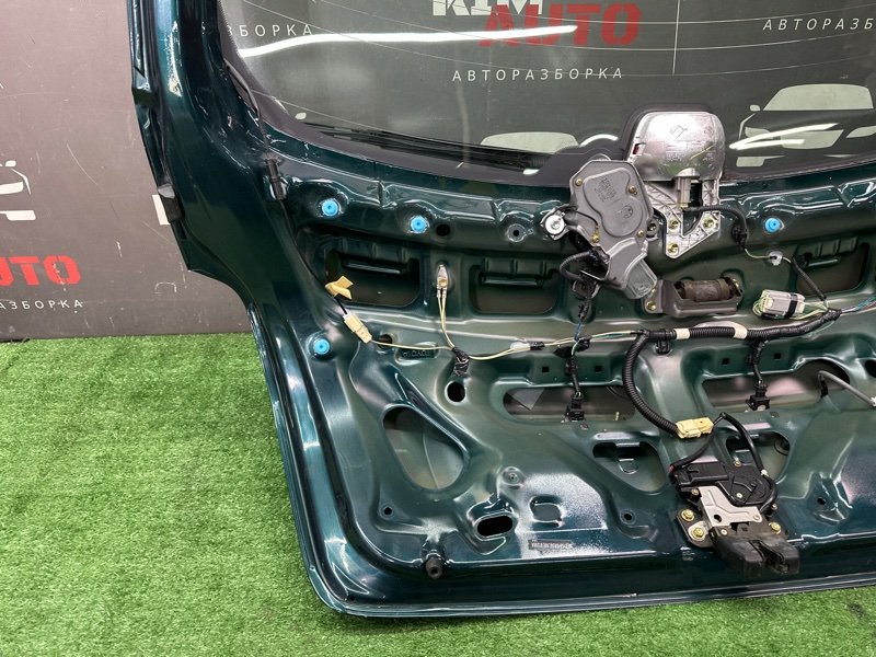 Крышка багажника Toyota Avensis